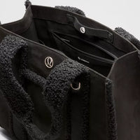 Sac cabas rectangulaire 10L avec finitions en fausse fourrure